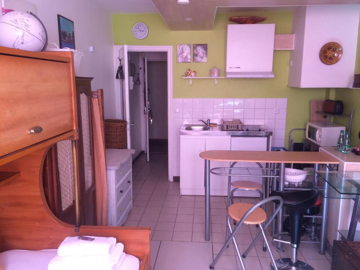 Studio Pigalle De 25 M2 - 2 Lits Simples Type Gigogne Pour 2 Personnes - Quartier Hypertouristique - 3 Minutes De La Station Metro Pigalle ,Petit Train Vers La Butte Montmartre - Cabaret Moulin Rouge -Restaurants Bouillon Pigalle,Berliner Pigalle Paris Exterior foto