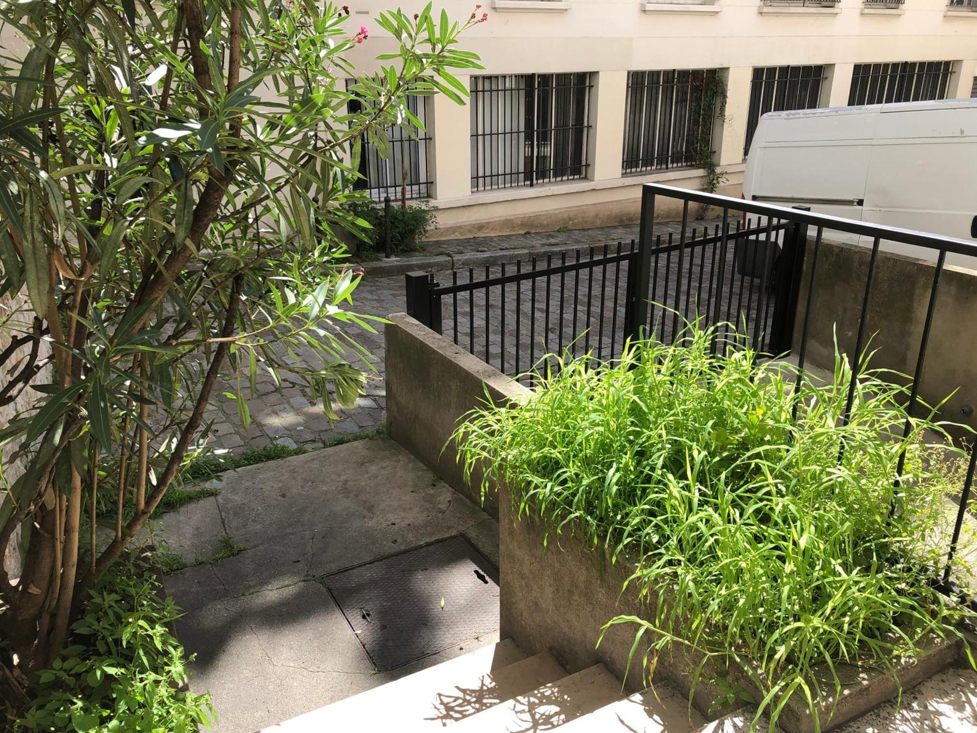 Studio Pigalle De 25 M2 - 2 Lits Simples Type Gigogne Pour 2 Personnes - Quartier Hypertouristique - 3 Minutes De La Station Metro Pigalle ,Petit Train Vers La Butte Montmartre - Cabaret Moulin Rouge -Restaurants Bouillon Pigalle,Berliner Pigalle Paris Exterior foto