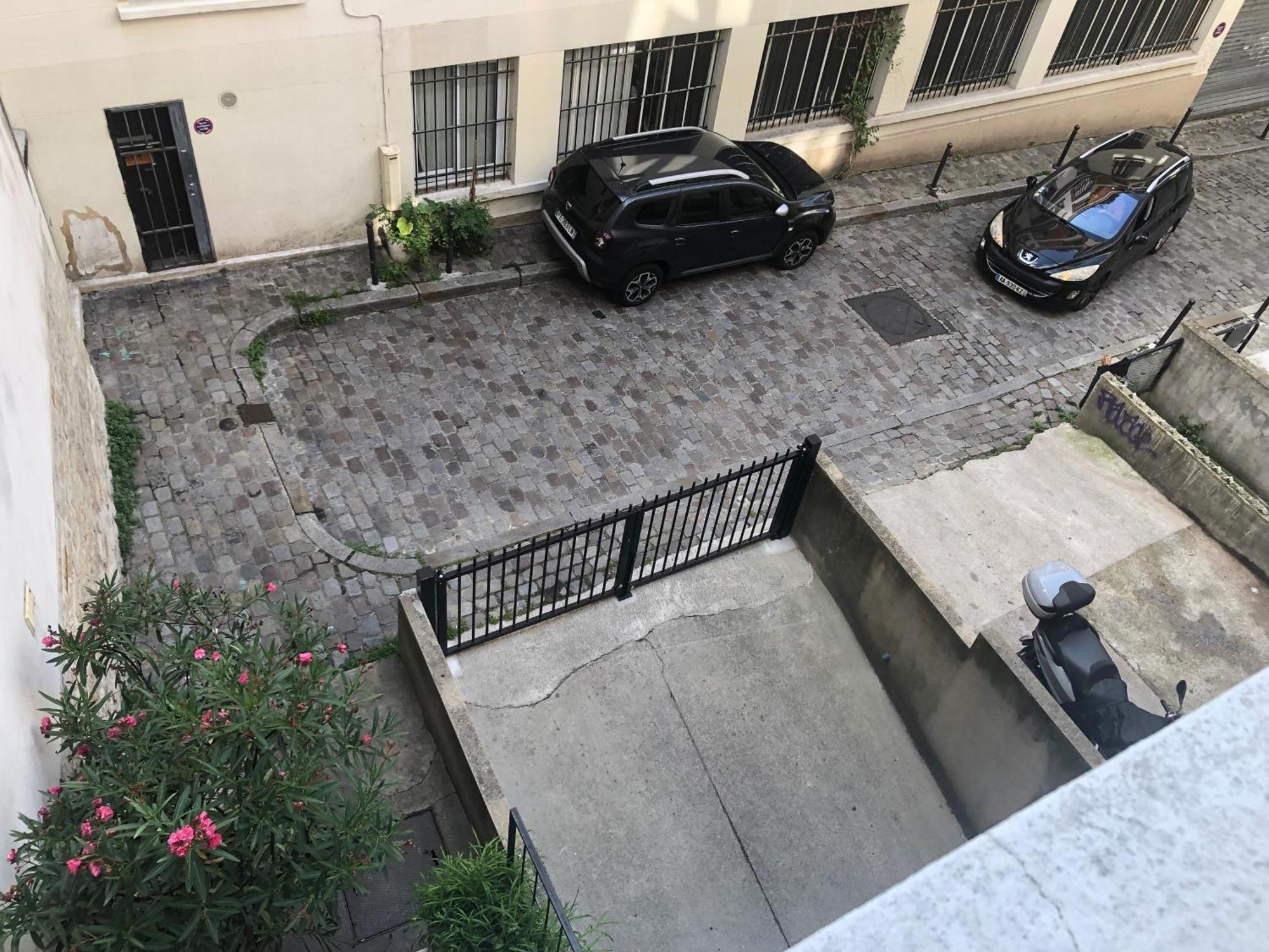 Studio Pigalle De 25 M2 - 2 Lits Simples Type Gigogne Pour 2 Personnes - Coeur Touristique De Paris - 2 Minutes De La Station Metro Pigalle ,Petit Train Vers La Butte Montmartre-Cabarets Moulin Rouge,Chez Michou-Restaurants Bouillon Pigalle,Berliner Exterior foto