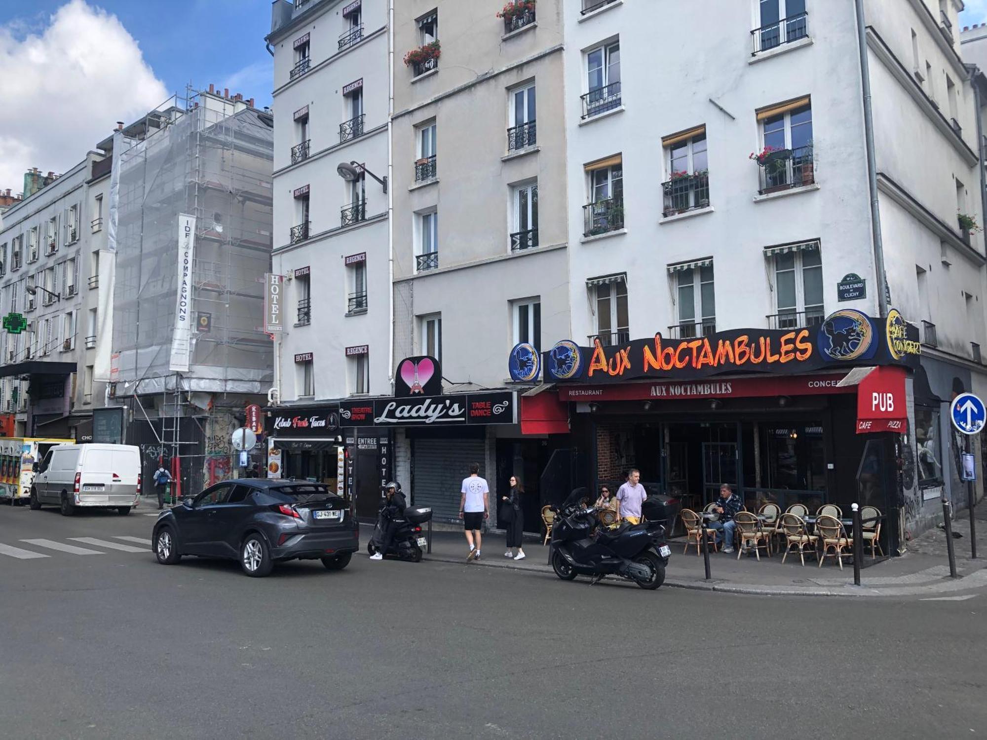 Studio Pigalle De 25 M2 - 2 Lits Simples Type Gigogne Pour 2 Personnes - Quartier Hypertouristique - 3 Minutes De La Station Metro Pigalle ,Petit Train Vers La Butte Montmartre - Cabaret Moulin Rouge -Restaurants Bouillon Pigalle,Berliner Pigalle Paris Exterior foto