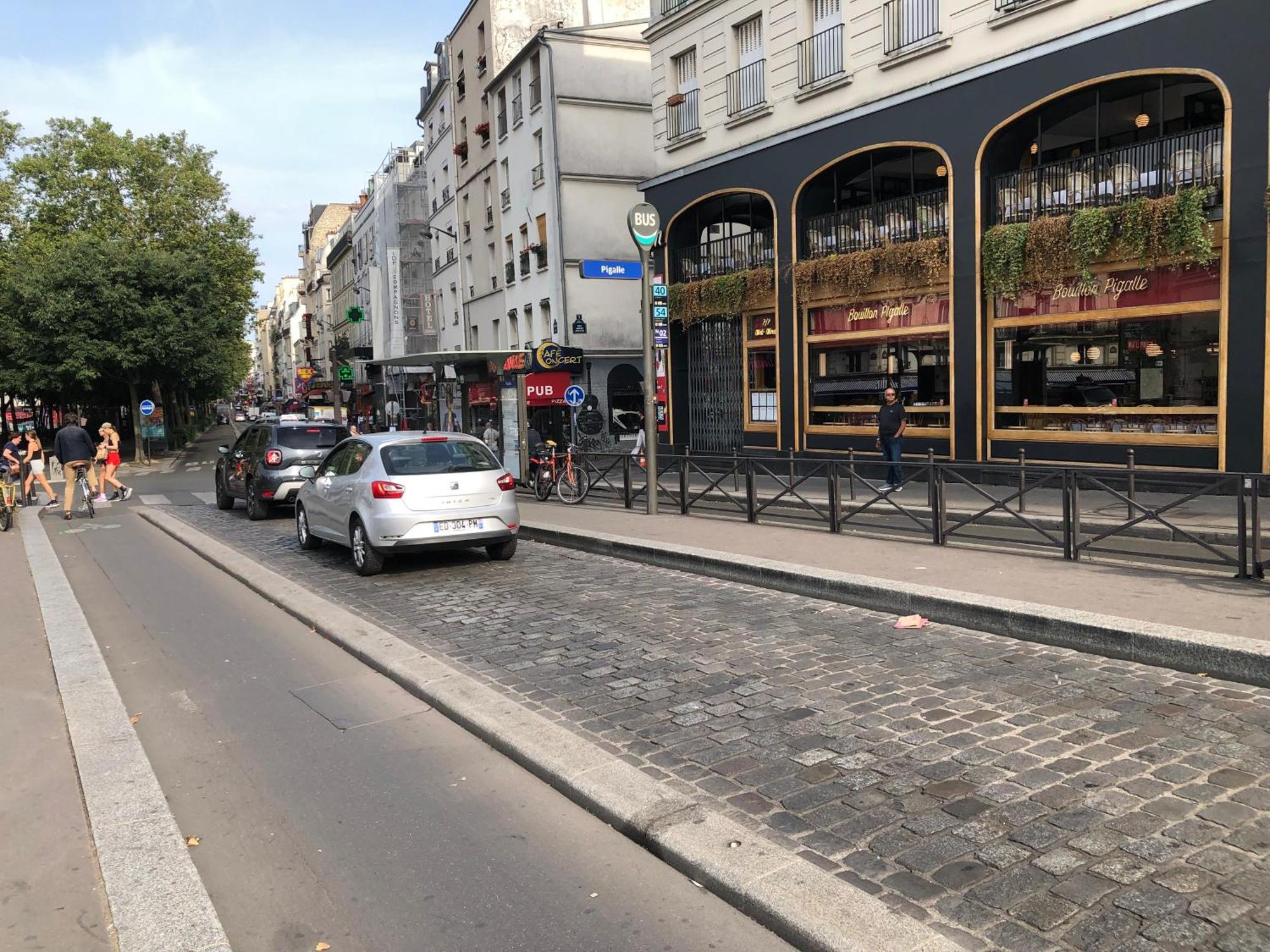 Studio Pigalle De 25 M2 - 2 Lits Simples Type Gigogne Pour 2 Personnes - Quartier Hypertouristique - 3 Minutes De La Station Metro Pigalle ,Petit Train Vers La Butte Montmartre - Cabaret Moulin Rouge -Restaurants Bouillon Pigalle,Berliner Pigalle Paris Exterior foto