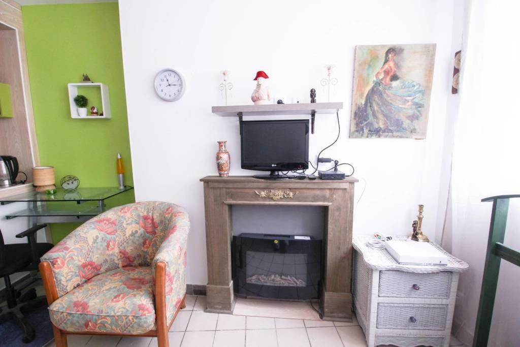 Studio Pigalle De 25 M2 - 2 Lits Simples Type Gigogne Pour 2 Personnes - Quartier Hypertouristique - 3 Minutes De La Station Metro Pigalle ,Petit Train Vers La Butte Montmartre - Cabaret Moulin Rouge -Restaurants Bouillon Pigalle,Berliner Pigalle Paris Exterior foto